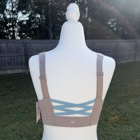 Victoria's Secret Sports Bra Size 36C Beige / Nude Featherweight Max Sports Bra - Picture 3 of 7